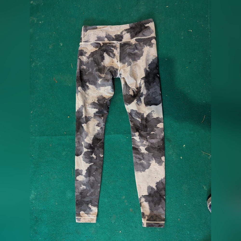 Lululemon leggings size 8 (I)